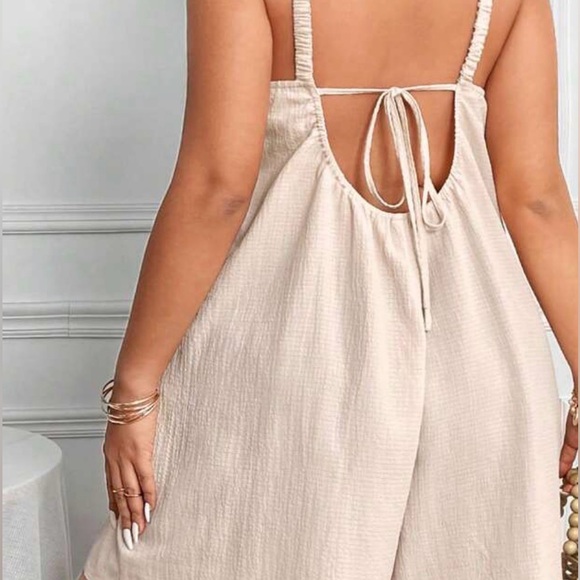 SHEIN Shorts Rompet Jumpsuit medium NWOT LIGHTWEIGHT BEIGE/CREAM - Picture 3 of 7